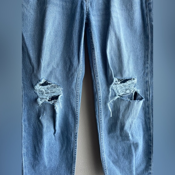 New Old Navy Women Boyfriend Lose Blue Distressed Jeans Size 4P - Picture 2 of 10